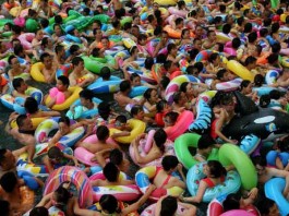 China Swelters 40 degree Weather Talk Cock Sing Song