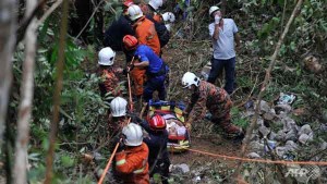 Coach Plunges into Ravine near Malaysia Genting Resort Talk Cock Sing Song