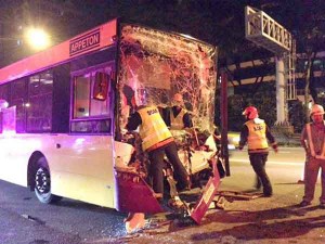 SBS Driver Trapped in ECP Crash Talk Cock Sing Song