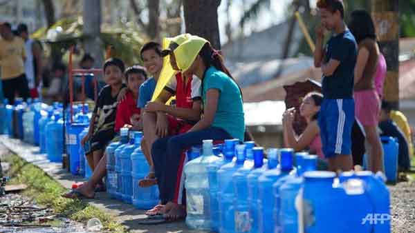 Helicopters Dropped Emergency Supplies to Remote Philippine Typhoon Survivors Talk Cock Sing Song