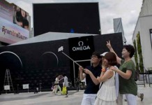 South Korean Authorities Ban Selfie Sticks Talk Cock Sing Song