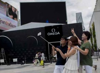 South Korean Authorities Ban Selfie Sticks Talk Cock Sing Song