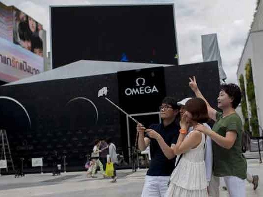 South Korean Authorities Ban Selfie Sticks Talk Cock Sing Song