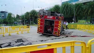 SCDF fire engine stuck at VivoCity Talk Cock Sing Song