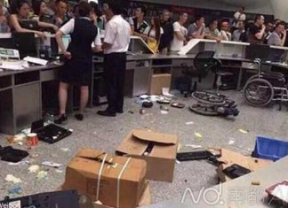 China Passengers Throw Meal Boxes and Water Bottles over Airport Service Counter Talk Cock Sing Song