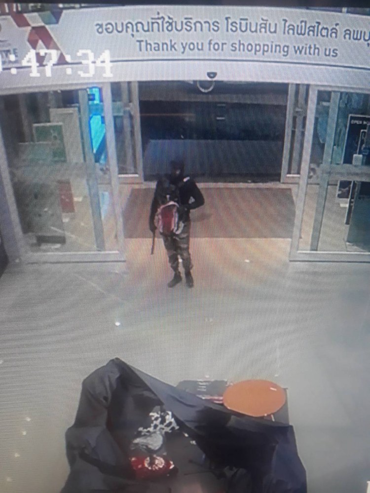 Thailand Gold Robber Fire Gunshots, Kills 3 , Injured 4 Including Toddler Talk Cock Sing Song