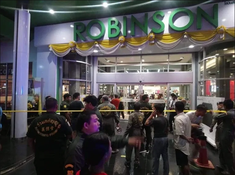 Thailand Gold Robber Fire Gunshots, Kills 3 , Injured 4 Including Toddler Talk Cock Sing Song